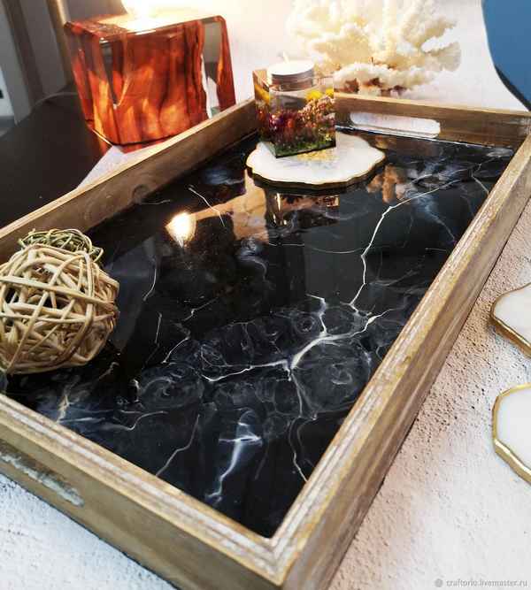 Стол из эпоксидной смолы: красивый дизайн и простое изготовление