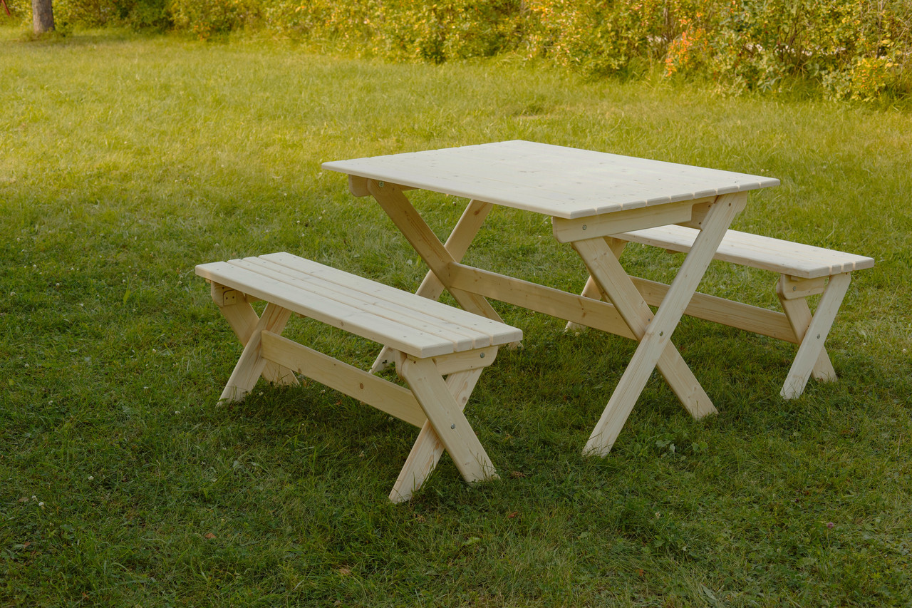 Как сделать уличный стол своими руками?