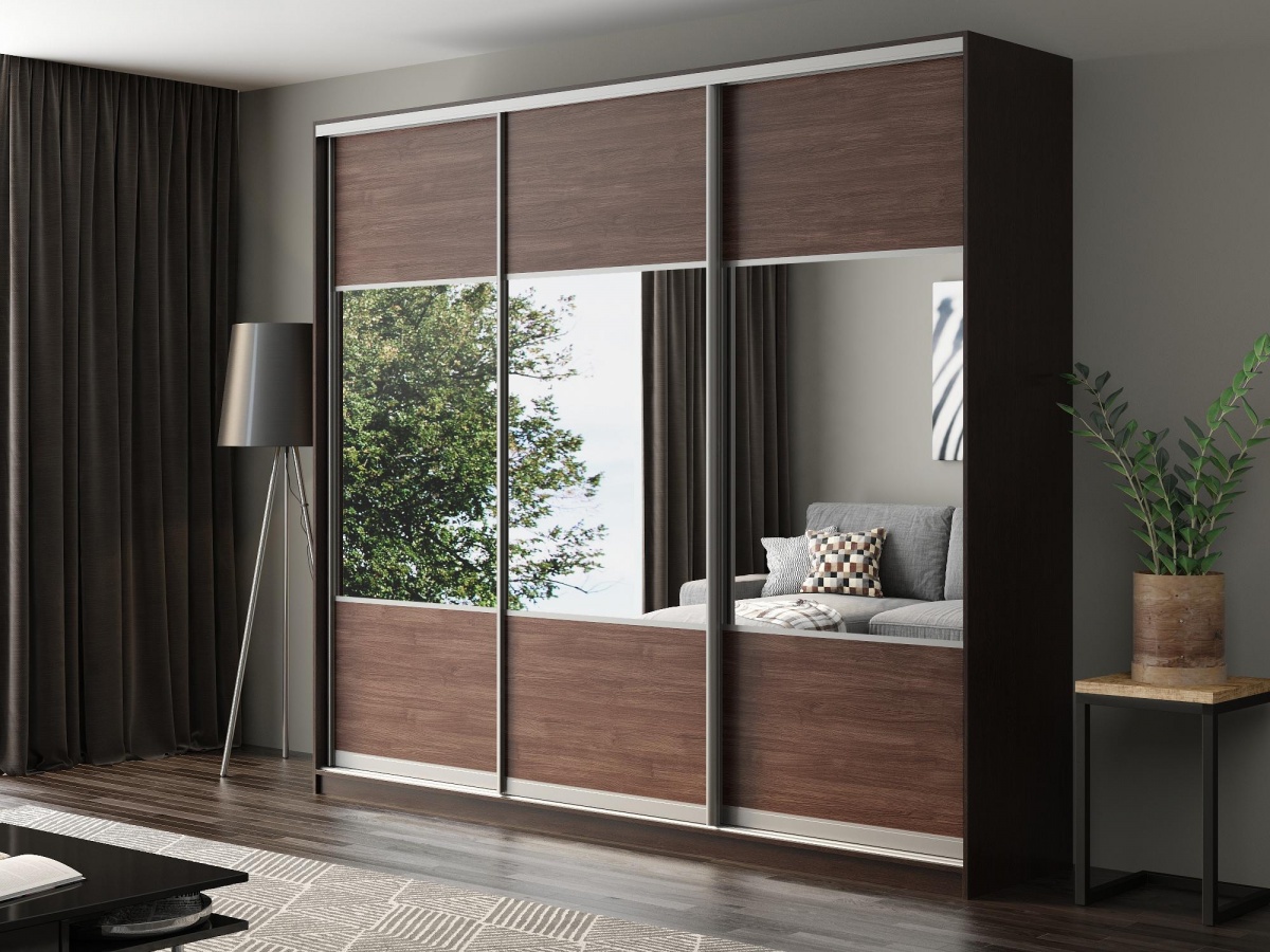 Какой шкаф купе лучше встроенный или корпусный?