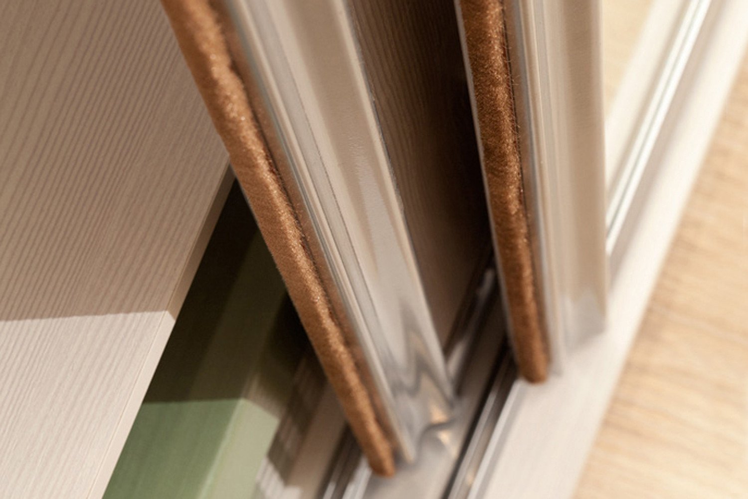 Шлегель для шкафов купе что это такое?