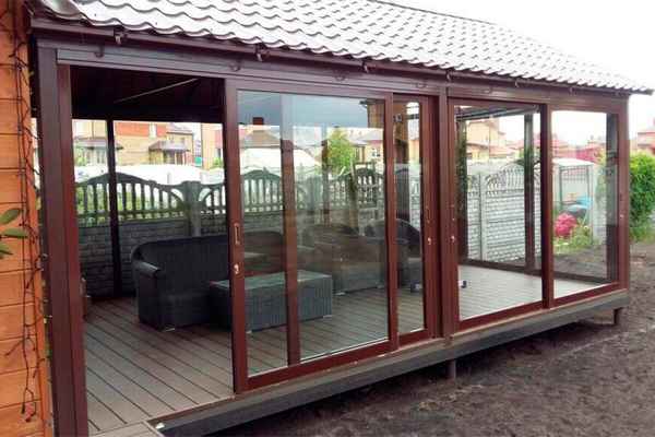 Как сделать и установить раздвижные окна из поликарбоната для беседки