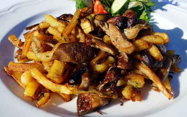 Как приготовить жареные белые грибы с картофелем