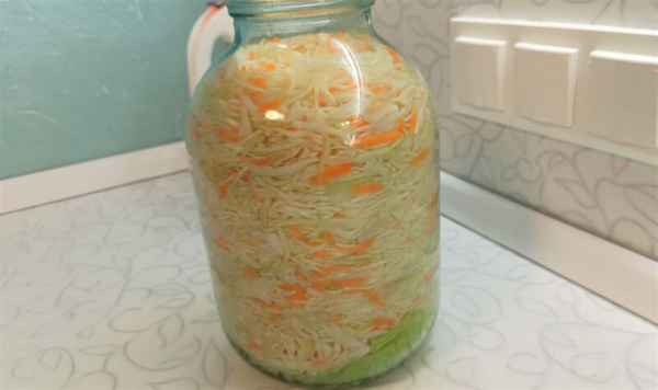 Причины потемнения квашеной капусты в банках при засолке