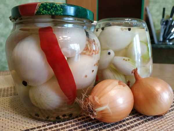 Маринованный лук в банках на зиму без стерилизации: рецепт