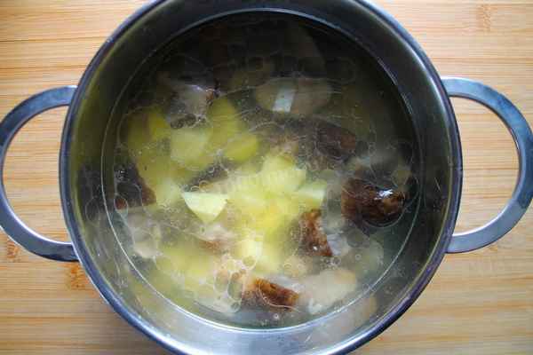 Как готовить суп из свежих и замороженных подберёзовиков