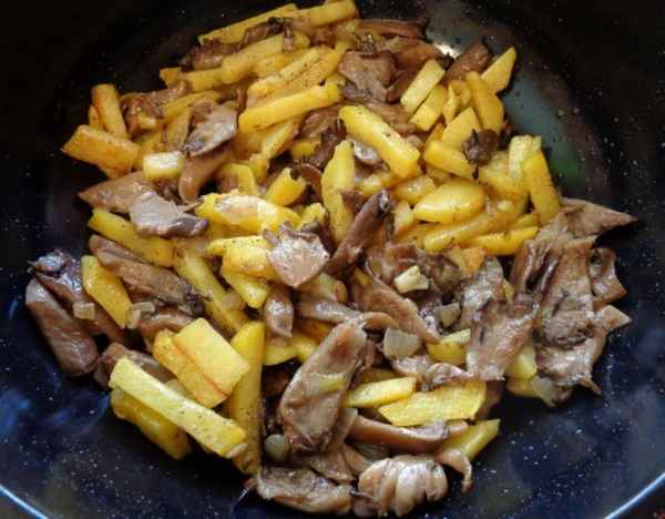 Как пожарить вешенки с картошкой