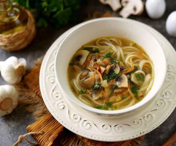 Грибной суп-лапша