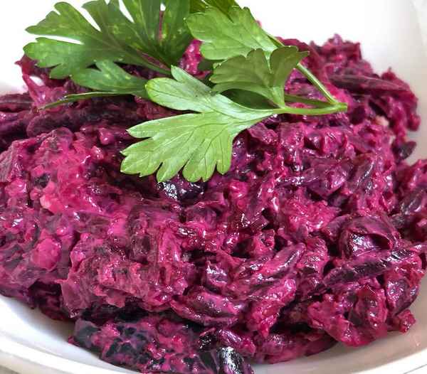 Рецепты салата из свёклы с грецкими орехами и чесноком с пошаговой инструкцией приготовления