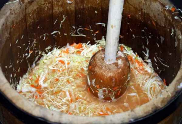 Как квасить капусту на зиму в бочке