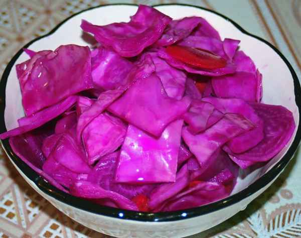 Как посолить капусту со свёклой