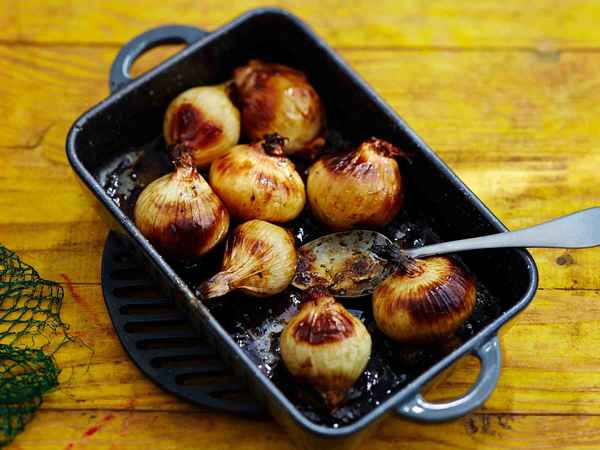 Запеченный лук в духовке: польза и вред