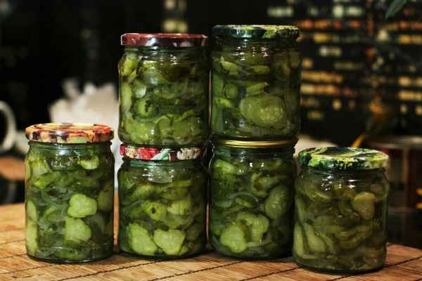 Как заготовить на зиму салат из огурцов «Нежинский»