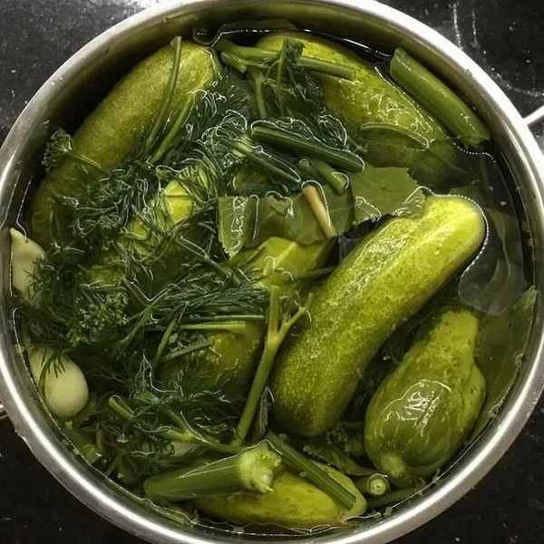 Как сделать малосольные огурцы быстро и вкусно