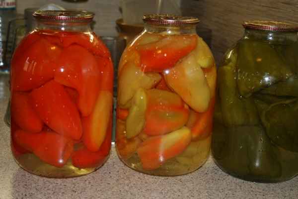 Как вкусно и правильно законсервировать перец на зиму целиком