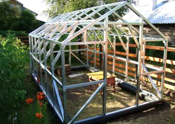 Как сделать теплицу из профиля своими руками?