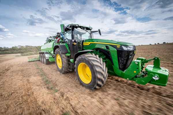 Обзор тpaктора «John Deere-8335R»