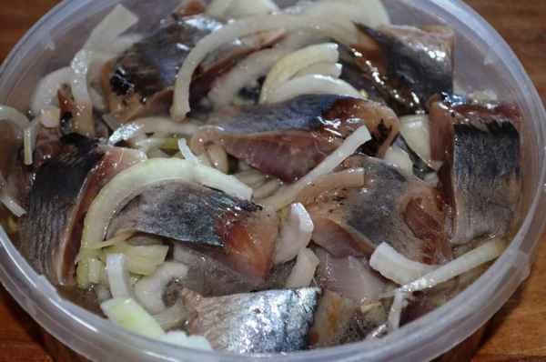 Как приготовить маринованного карася под селёдку