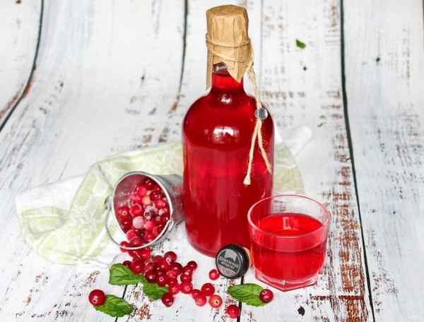 Настойка самогона на клюкве: рецепт приготовления