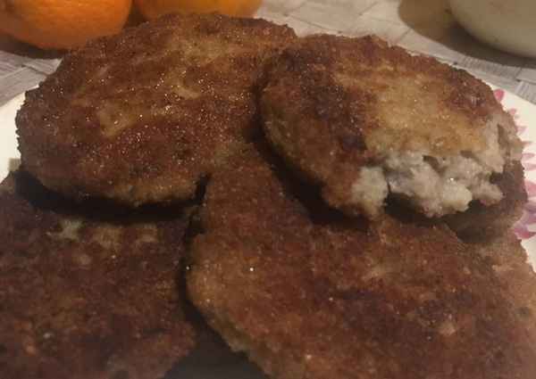 Как приготовить рыбные котлеты из карася, как сделать фарш без костей