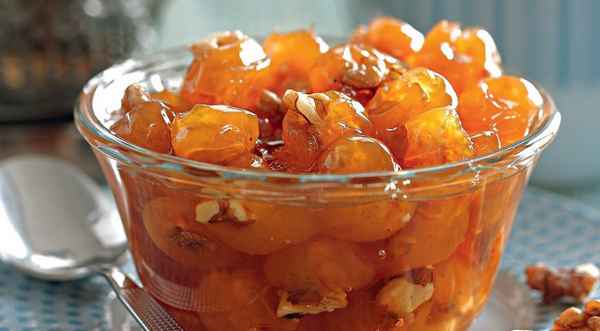 Приготовление варенья из жёлтой черешни с грецкими орехами