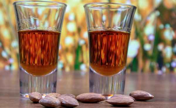 Приготовление коньяка на миндале