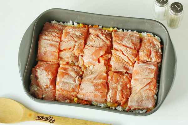 Как приготовить горбушу с рисом в духовке