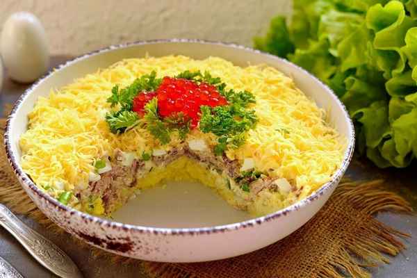 Рецепты салатов из консервированной горбуши