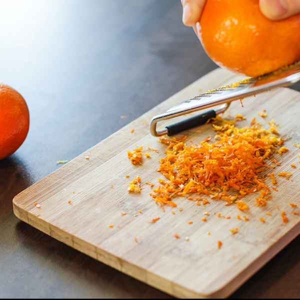 Цедра апельсина: 3 нестандартных способа применения, или лучше выбросить?