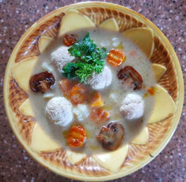 Суп с фрикадельками и булгуром, который станет вашей большой гастролюбовью