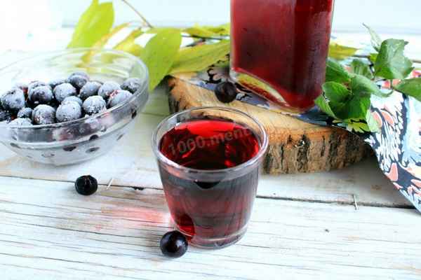 Изготовление самогона и настойки на свежей и замороженной чёрной смородине: пошаговая инструкция