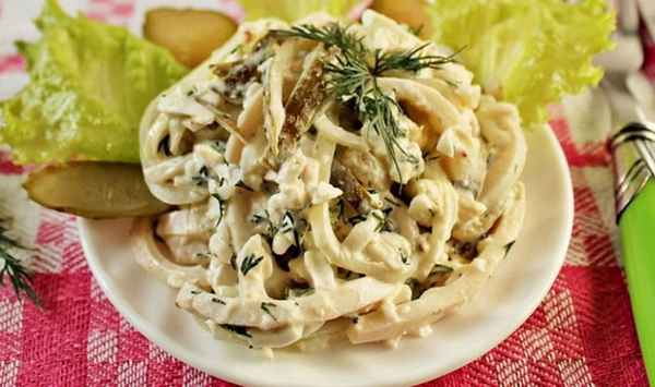 Рецепт вкусных кальмаров с шампиньонами в сметане