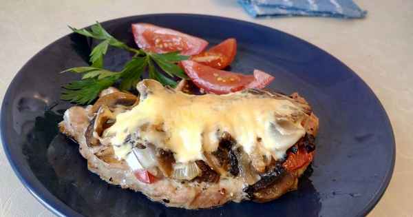 Как готовить в духовке свинину с шампиньонами