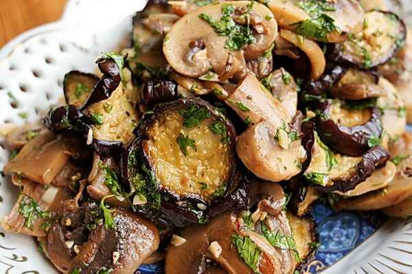Рецепт вкусных баклажанов с шампиньонами