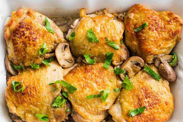 Рецепты приготовления куриных бёдрышек с грибами