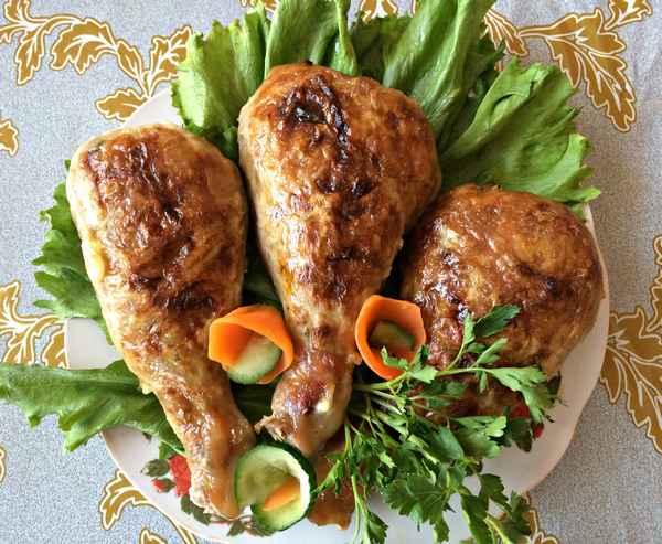 Фаршированная куриная голень с грибами и сыром