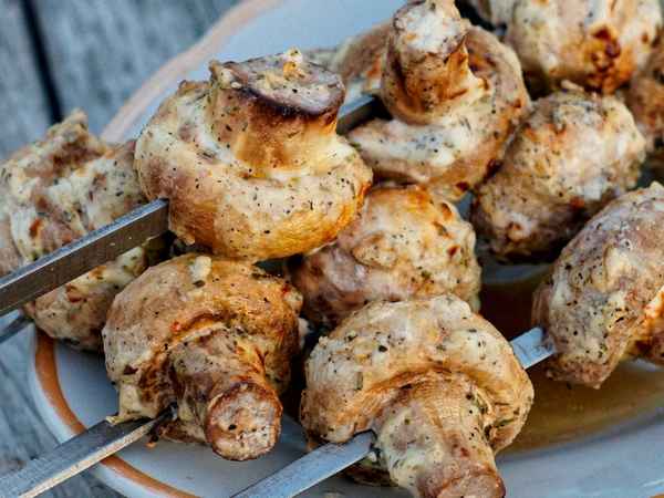 Рецепт вкусных шампиньонов на мангале в маринаде с майонезом