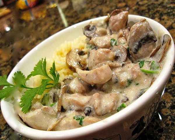 Как приготовить фрикасе из куриной грудки с грибами