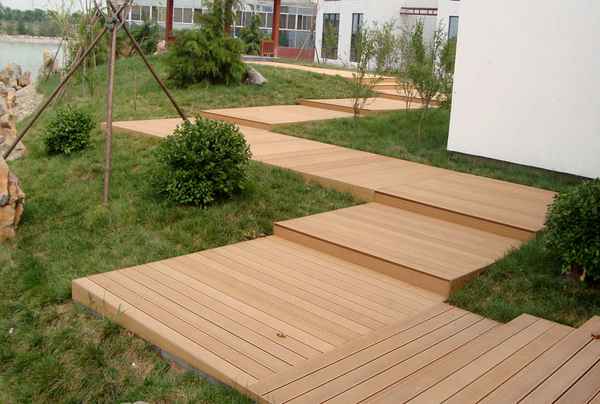 Строительство садовой дорожки из террасной доски