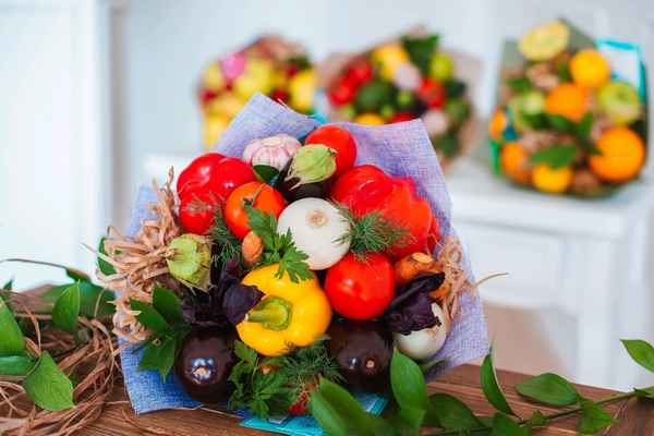 Овощи в букете: какие растения с огорода дополнят праздничный букет?