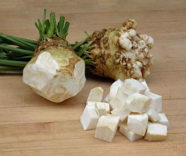 Чем полезен корень сельдерея и как правильно его употрeбллять