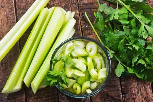 Сельдерей: чем полезен, как есть и применять в лечебных целях