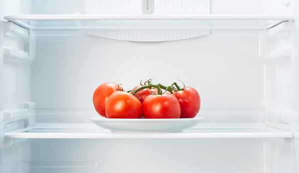 Можно ли хранить помидоры в холодильнике и как правильно это делать