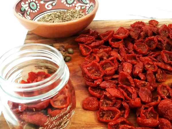Сушёные помидоры: польза и вред, рецепты для приготовления в домашних условиях, правила хранения