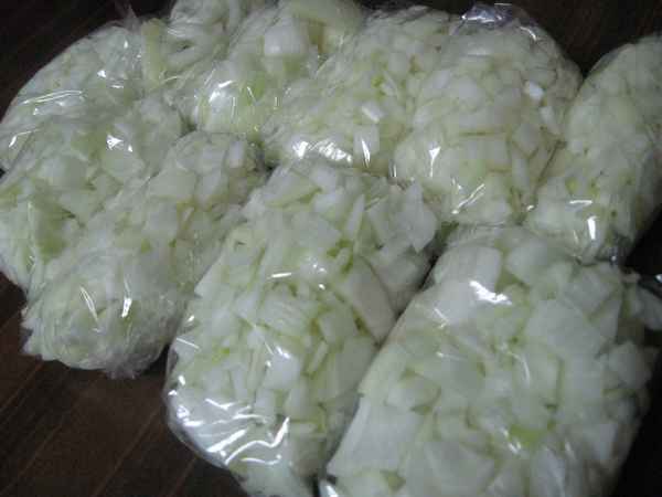 Можно ли замораживать репчатый лук и как это сделать в домашних условиях