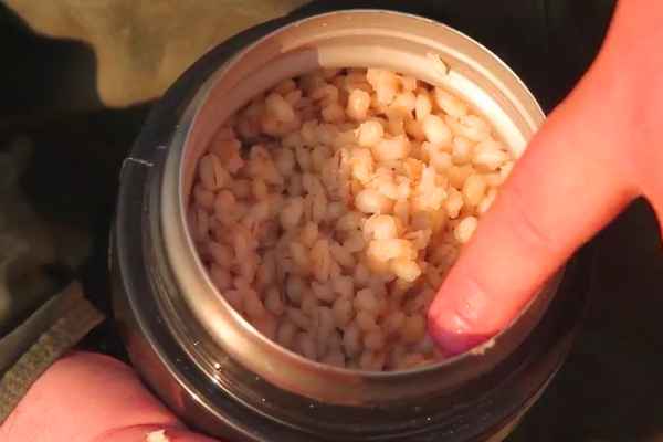 Как приготовить перловку для рыбалки в термосе