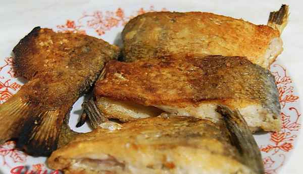 Как вкусно пожарить леща на сковороде