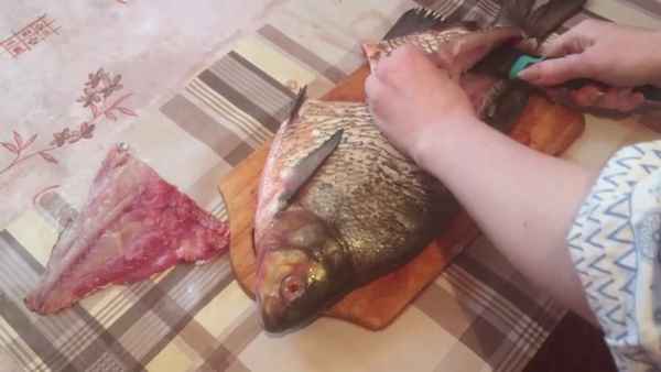 Как выпотрошить и разделать леща на филе
