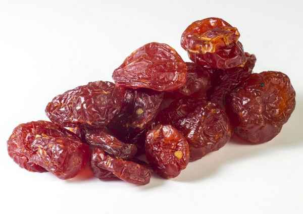 Сушёный кизил: полезные свойства и противопоказания