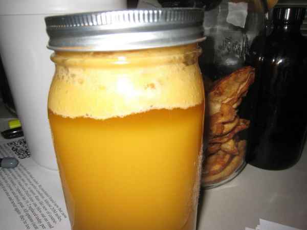 Как узнать, почему забродил мёд в банке?