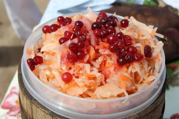 Квашеная капуста с брусникой на зиму